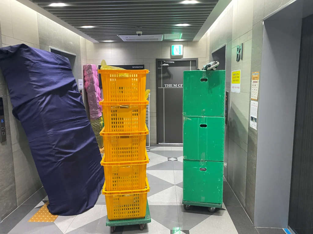 명지동 대방디엠시티 복도